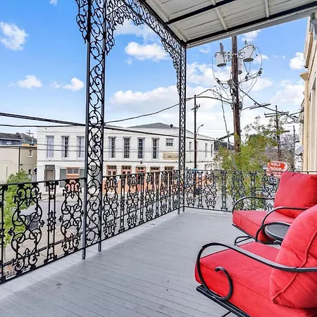 1Br Condo In Lgd Balcony Walk To Top Spots